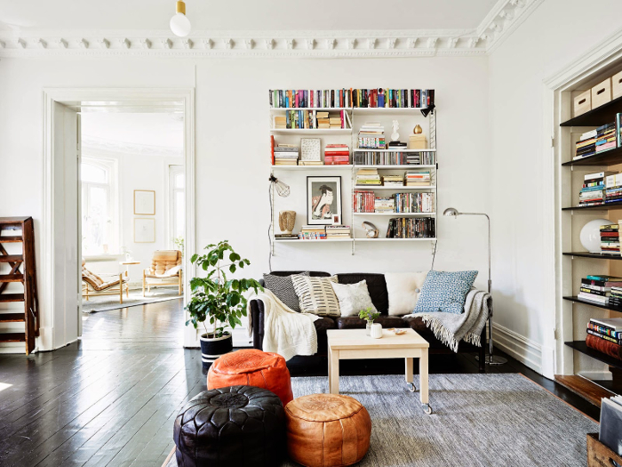 Bohemian-black-and-white-apartment-in-Sweden_5